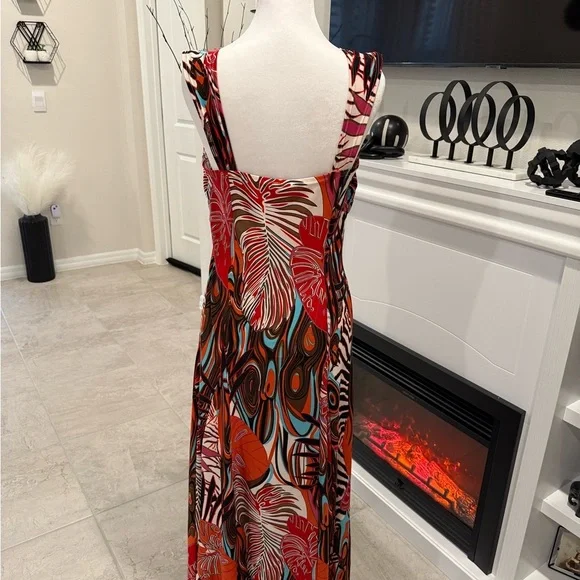 Tribal Resort Red and Black Sweetheart Sundress - Picture 5 of 6